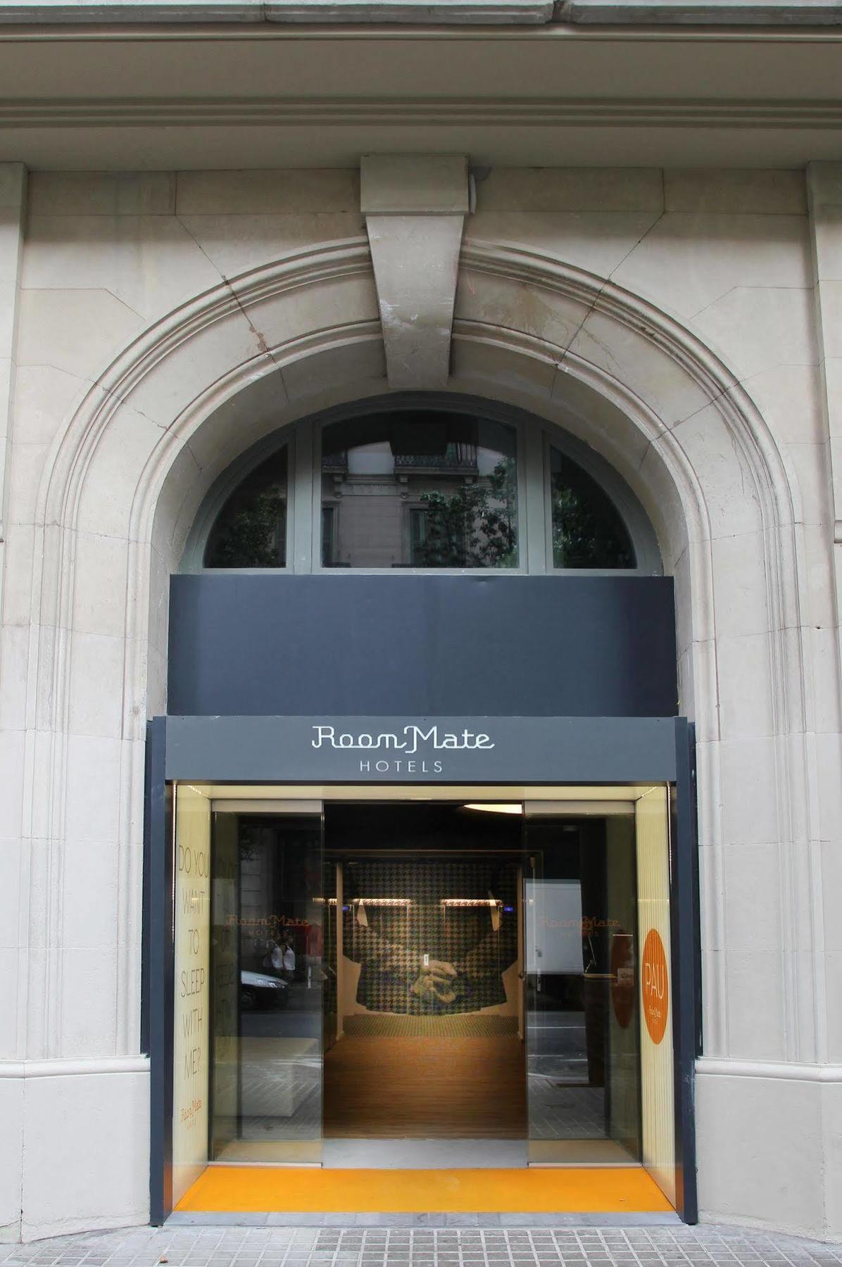 Mate Pau, Hotel Barcellona